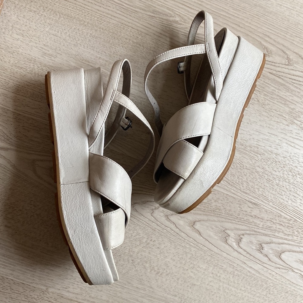 Leather sandals by Eileen fisher in 7.5